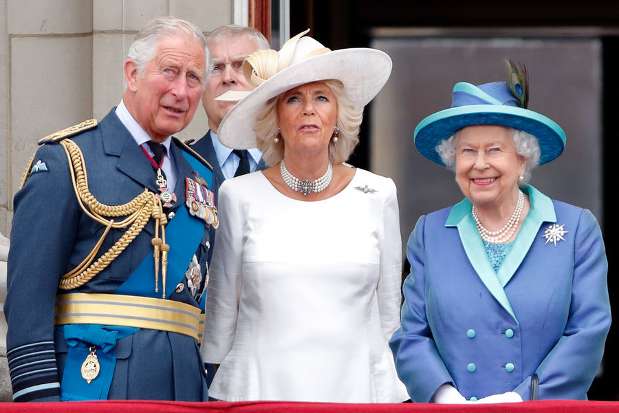 Королева Елизавета II, принц Чарльз и Камилла Паркер-Боулз