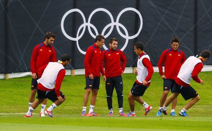 Испанские футболисты готовятся повторить в&nbsp;Лондоне результат двух последних Евро и ЧМ-2010