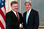 Госсекретарь США Джон Керри во время встречи с Петром Порошенко
