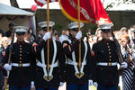 Церемония вноса и выноса государственного флага США и знамени подразделения морской пехоты