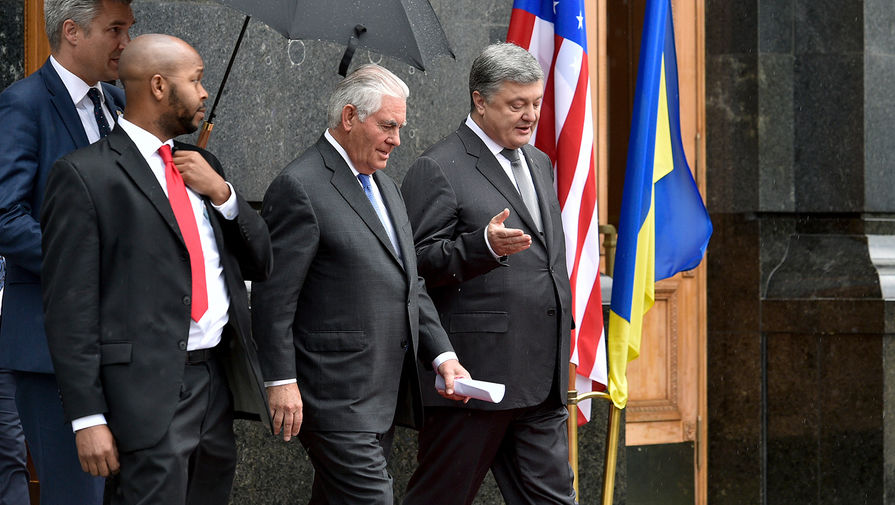 Государственный секретарь США Рекс Тиллерсон и президент Украины Петр Порошенко во время встречи, 9 июля 2017 года 