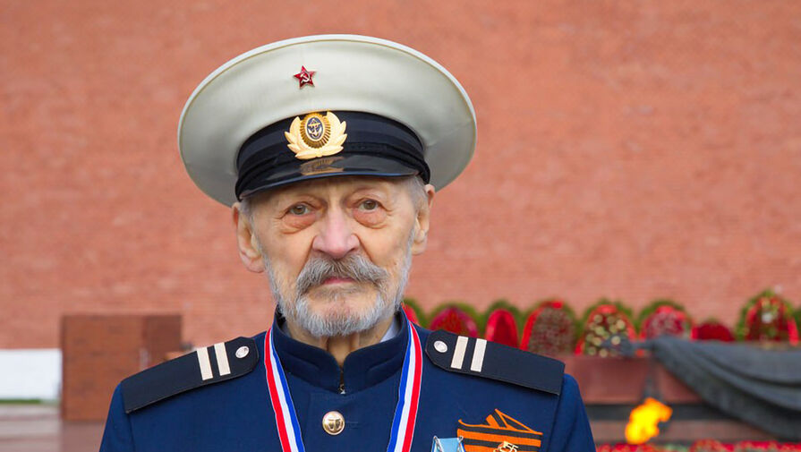 Сергей Собянин поздравил хранителя Вечного огня Николая Морозова с 95-летием