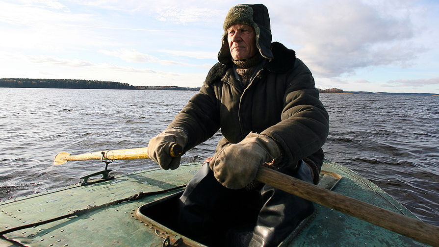 Рыбак на озере Селигер, 2006 год