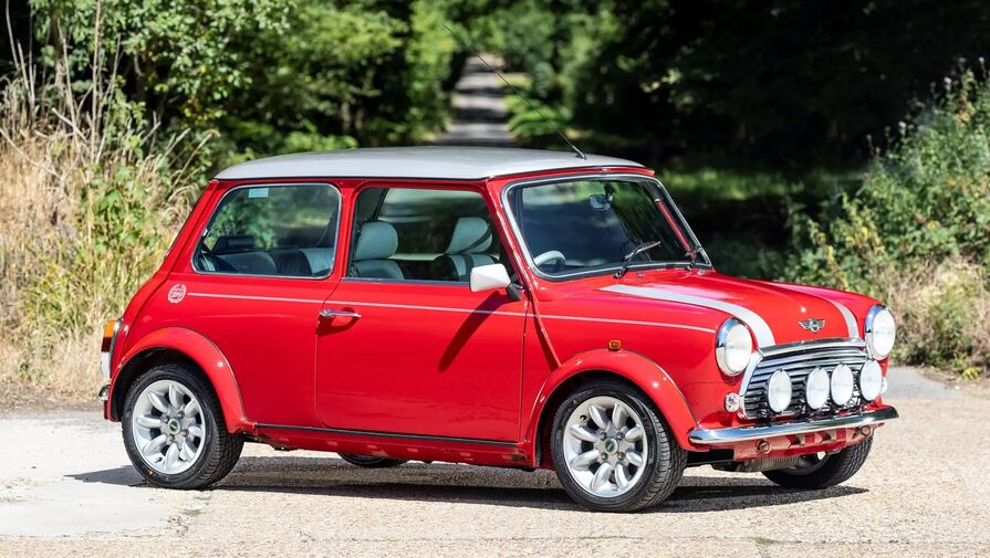 Редкий классический Mini Cooper без пробега выставили на аукцион в Великобритании