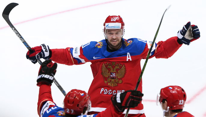 Игрок сборной России Сергей Мозякин радуется забитому голу в матче чемпионата мира по хоккею 2016...