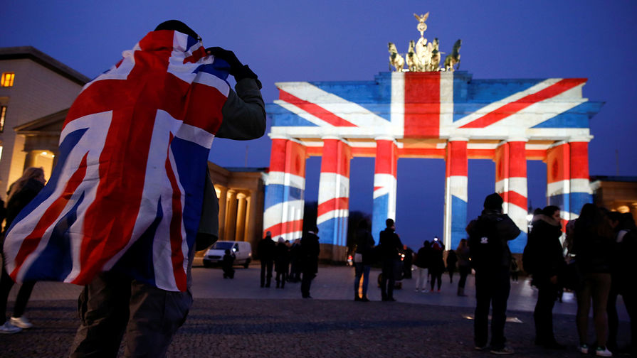 Бранденбургские ворота в&nbsp;цветах британского флага, 23&nbsp;февраля 2017&nbsp;года