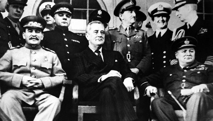 Тегеранская конференция (28 ноября&nbsp;- 1 декабря 1943 г.) лидеров трех стран: председателя ГКО...