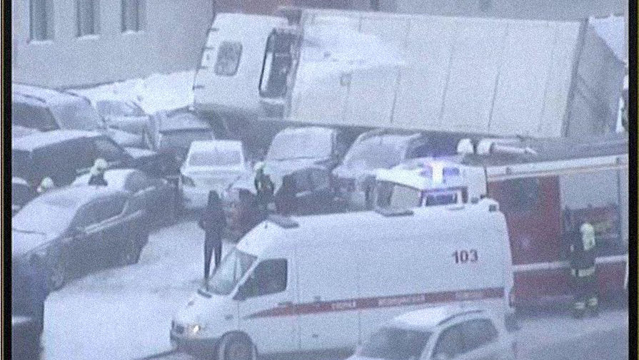 Последствия ДТП с&nbsp;участием грузовика на&nbsp;МКАДе, Москва, 12 января 2019 года