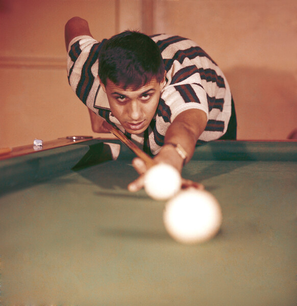 Адриано Челентано во время игры в&nbsp;бильярд, 1962&nbsp;год