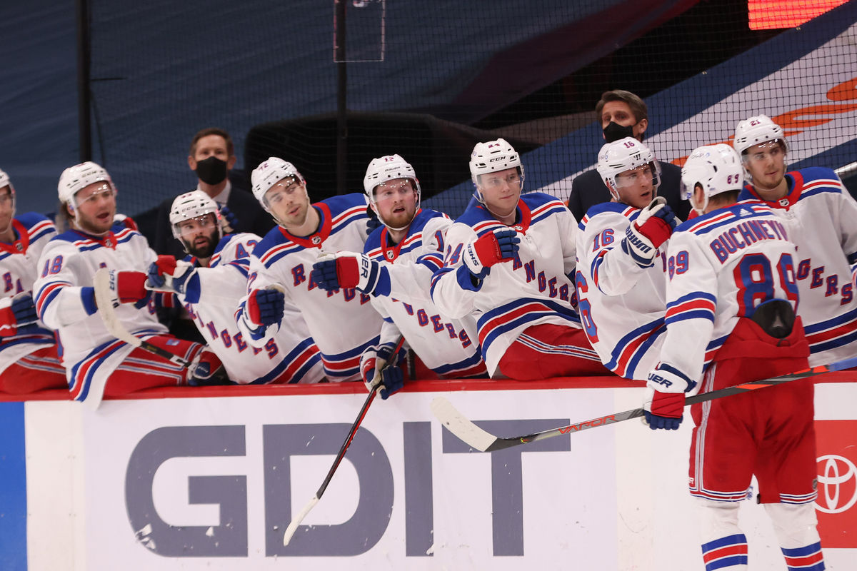 Нападающий «Нью-Йорк Рейнджерс» Павел Бучневич в матче НХЛ