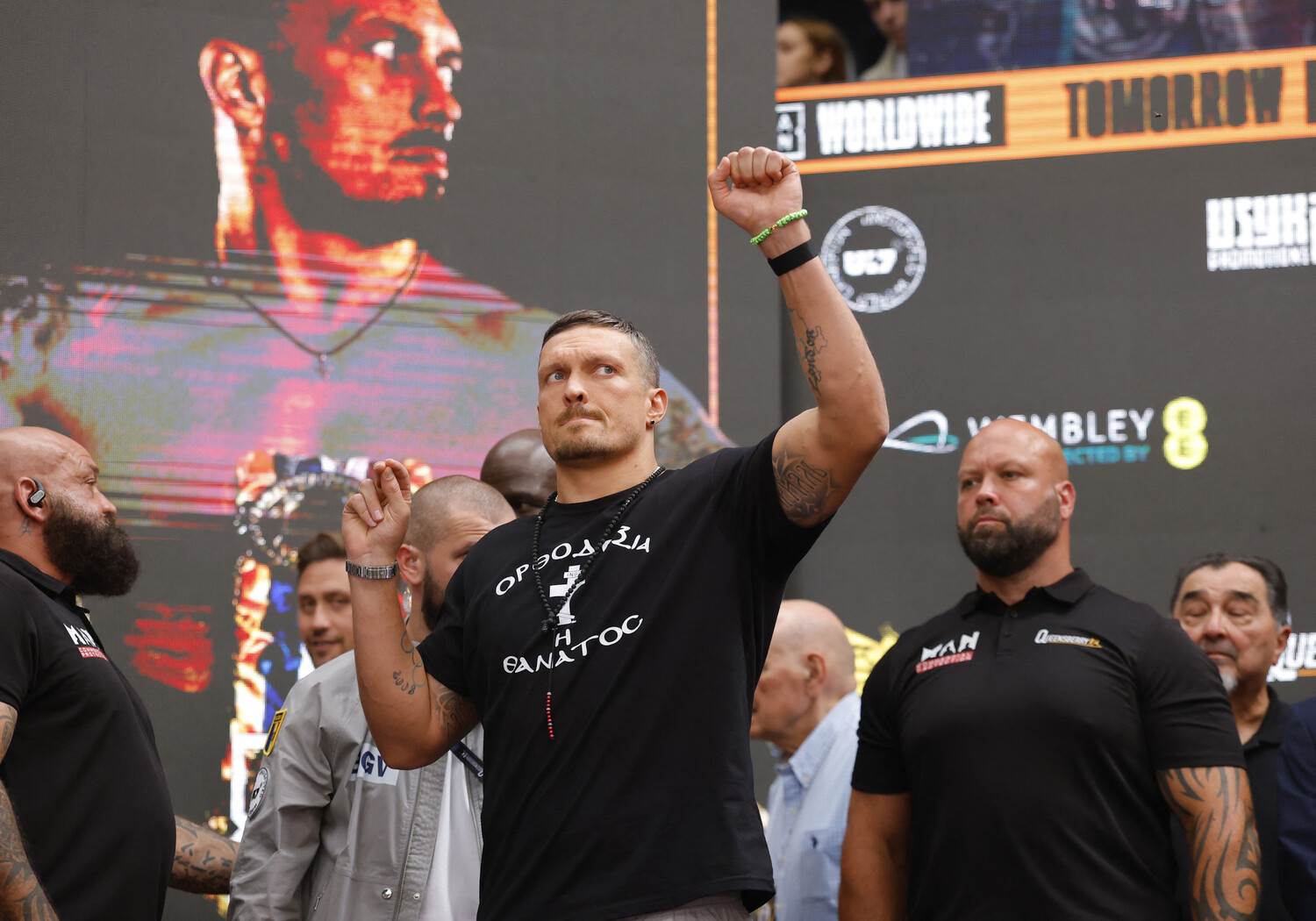 Исторический бой: Усик дважды уронил Дюбуа и объединил все пояса