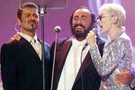 Джордж Майкл, Лучано Паваротти и Энни Леннокс во время выступления в Италии, 2000 год