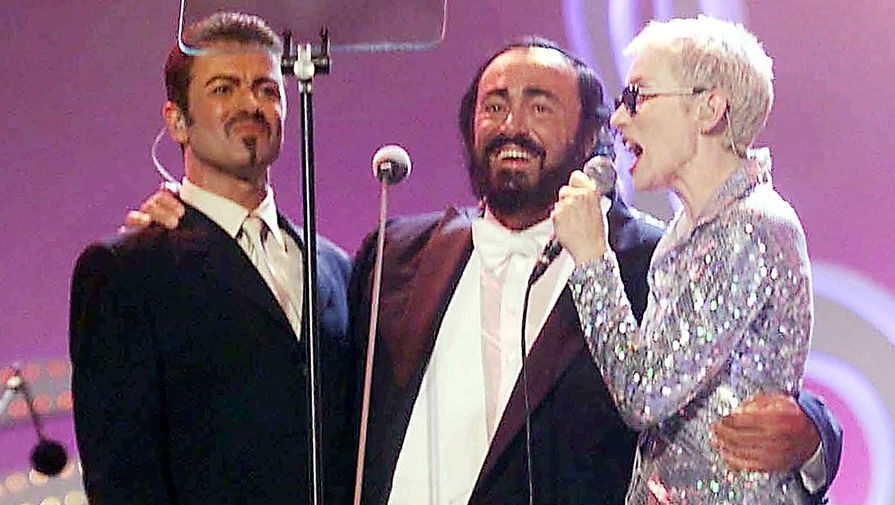 Джордж Майкл, Лучано Паваротти и Энни Леннокс во время выступления в Италии, 2000 год