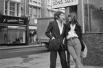 Джейн Биркин и режиссер Серж Гейнсбур в Кенсингтоне (Лондон), 1971 год