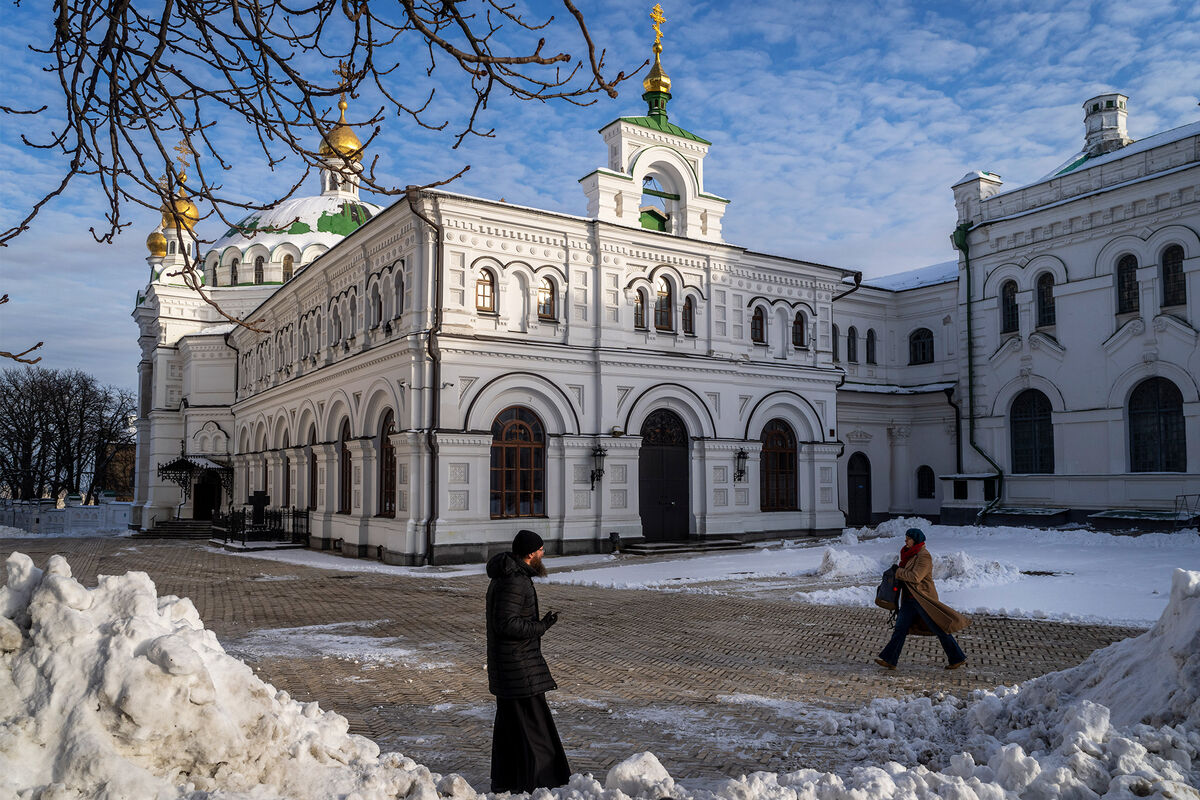 Монастырский комплекс Киево-Печерской лавры, Киев, Украина, 1 декабря 2022 года