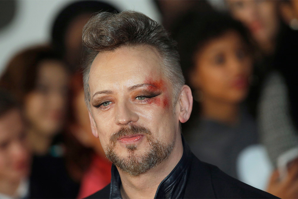 Певец Бой Джордж перед началом церемонии вручения музыкальных наград Brit Awards в Лондоне