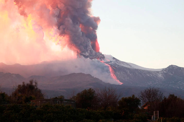 Извержение вулкана Этна на&nbsp;Сицилии, 16 февраля 2021 года
