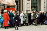 Очередь у магазина в Москве, 2 апреля 1991 года