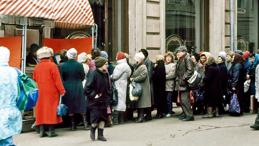 Очередь у магазина в Москве, 2 апреля 1991 года