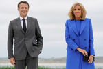 Президент Франции Эммануэль Макрон c женой Брижит на саммите G7 в Корнуолле