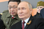 Президент РФ Владимир Путин на Красной площади в Москве на военном параде, посвященном 80-летию Победы, 09 мая 2025 года 
