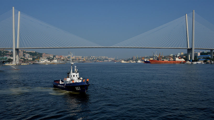 Золотой мост через бухту Золотой Рог во Владивостоке