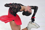 Алина Загитова выступает в произвольной программе женского одиночного катания на чемпионате России по фигурному катанию в Саранске