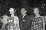 Сальвадор Дали с моделями в купальных костюмах его дизайна во время показа мод, на котором он дебютировал как кутюрье, 1965 год