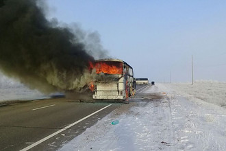 На месте возгорания автобуса в Актюбинской области Казахстана, 18 января 2018 года