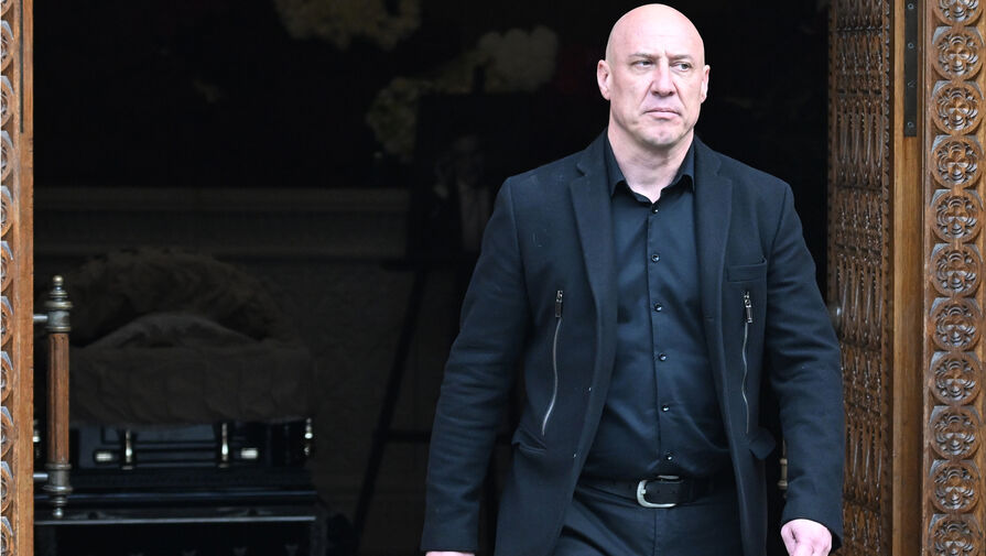 Депутата и певца засняли зевающим на заседании в Госдуме