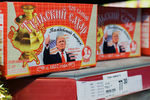 Изображение избранного президента США Дональда Трампа на упаковке сахара в тульском супермаркете, 16 января 2017 года