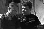 Эдик Соболев (слева) в роли Ивана и Игорь Охлупин в роли Меркурия в кадре из художественного фильма «Ночь коротка», 1981 год