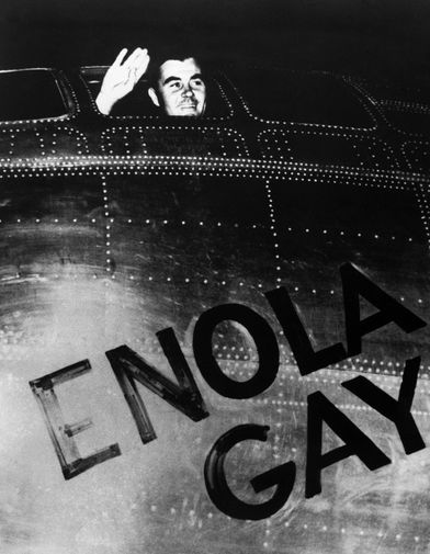 Пилот бомбардировщика Boeing B-29 Enola Gay Пол Тиббетс перед&nbsp;полетом на&nbsp;бомбардировку Хиросимы 6 августа 1945 года