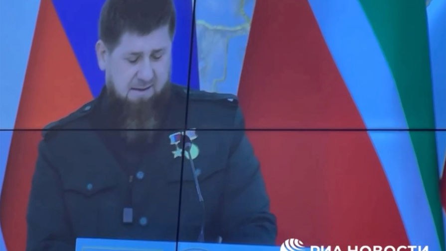 Кадыров прослезился при вступлении в должность главы Чечни, вспомнив своего отца