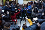 Амнистированная участница группы Pussy Riot Мария Алехина во время встречи с журналистами у здания Комитета против пыток