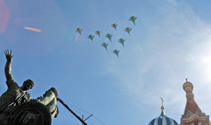 Военная авиация во время генеральной репетиции парада Победы на&nbsp;Красной площади