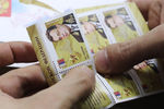 Почтовые марки, выпущенные в честь Андрея Карлова, февраль 2017 года