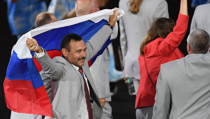 Спортивный функционер, мастер спорта международного класса, рекордсмен СССР в зимнем многоборье...