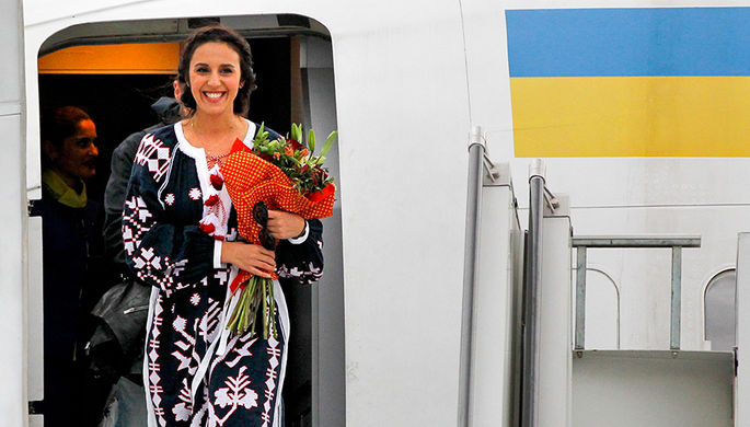 Украинская певица Джамала после прибытия в аэропорт Киева после победы на «Евровидении»...