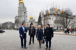 Кандидат в президенты Франции Марин Ле Пен во время осмотра музея на территории Кремля перед встречей с президентом РФ Владимиром Путиным