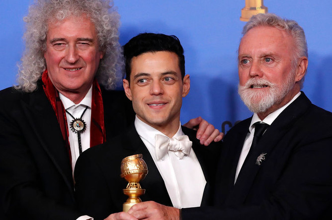 Музыканты группы Queen Брайан Мэи? и Роджер Тейлор с актером Рами Малеком, который исполнил роль Фредди Меркьюри в фильме «Богемская рапсодия» на 76-й церемонии вручения американской кинопремии «Золотой глобус» в Лос-Анджелесе, 7 января 2019 года