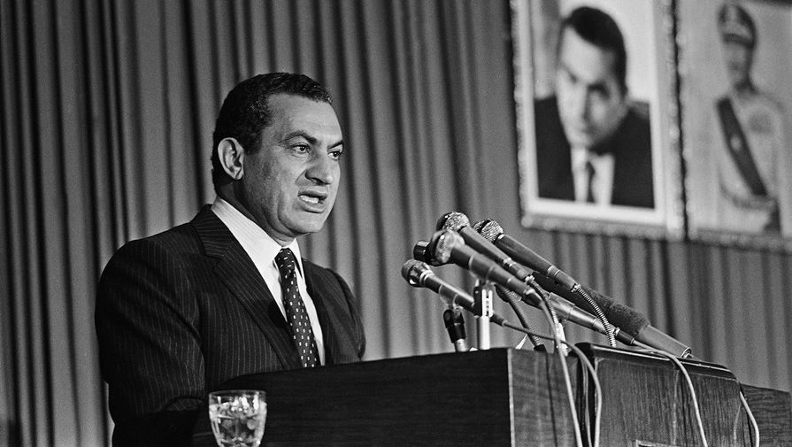 Президент Египта Хосни Мубарак во время обращения к&nbsp;членам правящей Национально-демократической партии после избрания его председателем, 1982 год