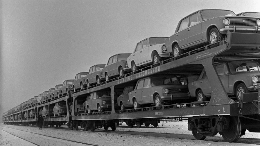 Отправка легковых автомобилей ВАЗ-2101 «Жигули» по&nbsp;железной дороге, 1973 год
