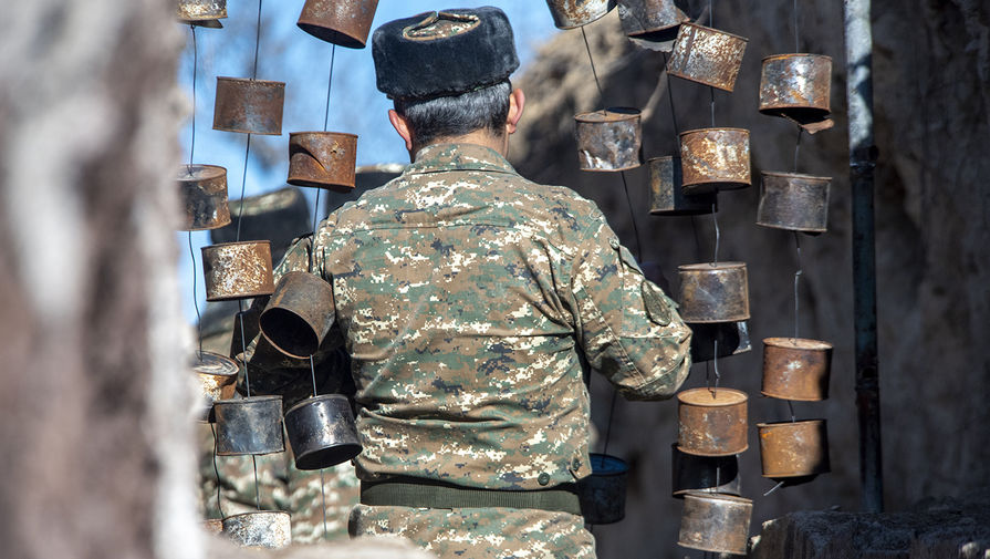 Военнослужащий на армяно-азербайджанской границе