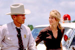 Режиссер Клинт Иствуд снял Дерн в картине «Совершенный мир» (1993) в роли криминолога Салли Гербер.
<br><br>
Клинт Иствуд и Лора Дерн в фильме «Совершенный мир» (1993)