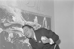 Сальвадор Дали и его рисунок пеной для бритья на школьной доске, 1962 год