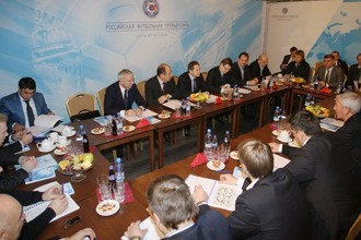 Клубы РФПЛ пока не готовы тратить меньше