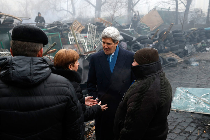 Госсекретарь США Джон Керри на&nbsp;майдане Незалежности в&nbsp;Киеве