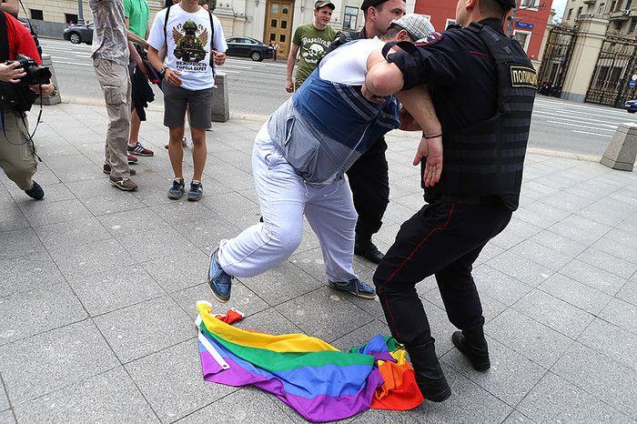 Задержания на&nbsp;несанкционированном параде ЛГБТ-сообщества