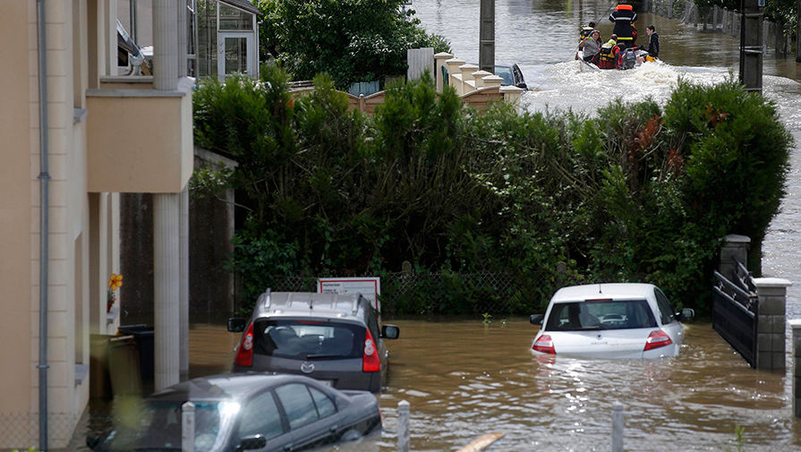 Наводнение в&nbsp;городе Монтаржи на&nbsp;севере Франции